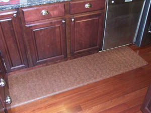 http://www.homeconstructionimprovement.com/wp-content/uploads/2010/06/GelPro-Gel-Filled-Anti-Fatigue-Floor-Mat.jpg