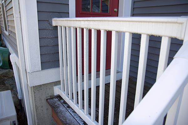 Deck Rail Cleaning with Scotts Outdoor Cleaner with OxiClean